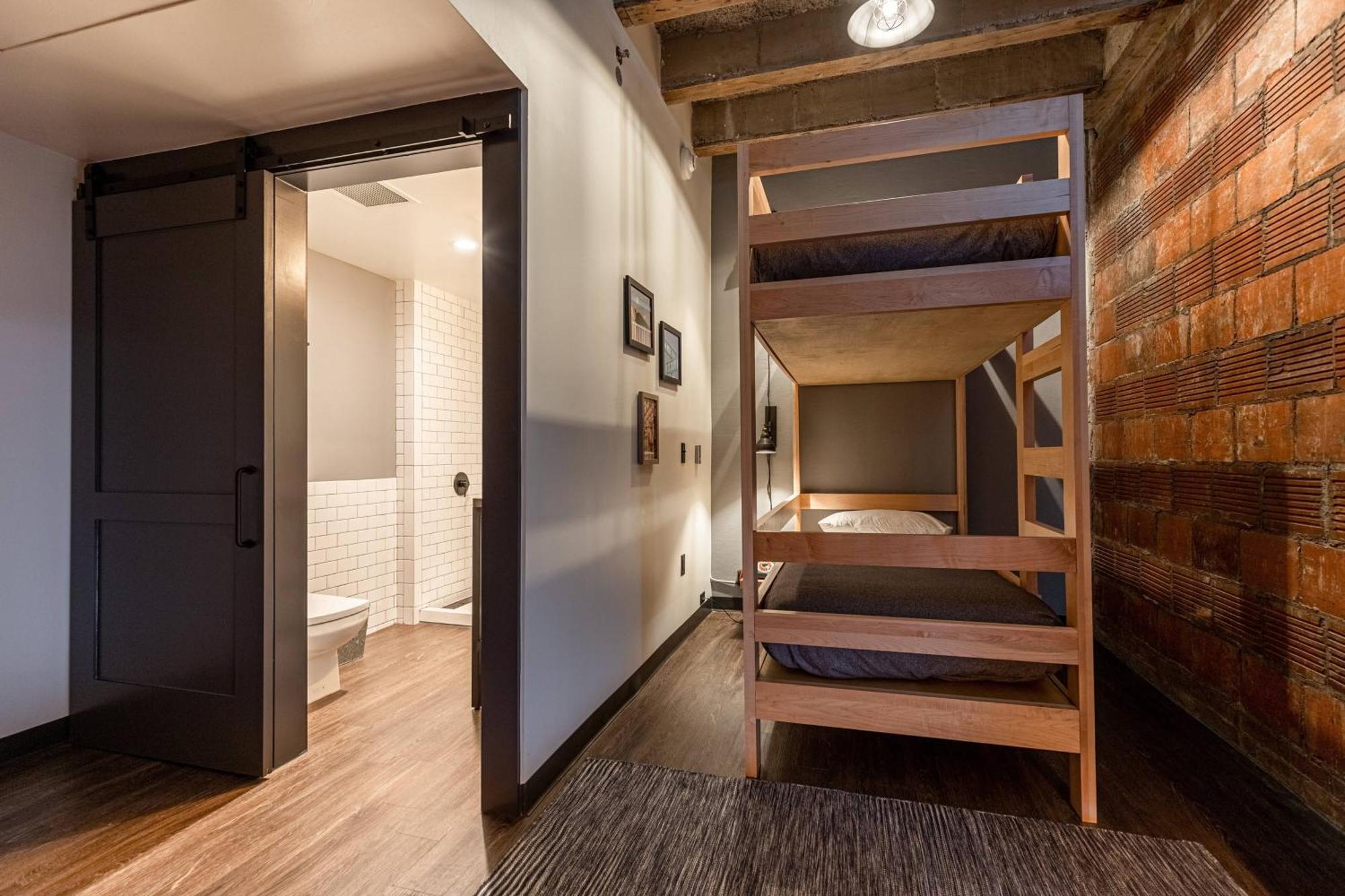Moxy Nashville Downtown Экстерьер фото